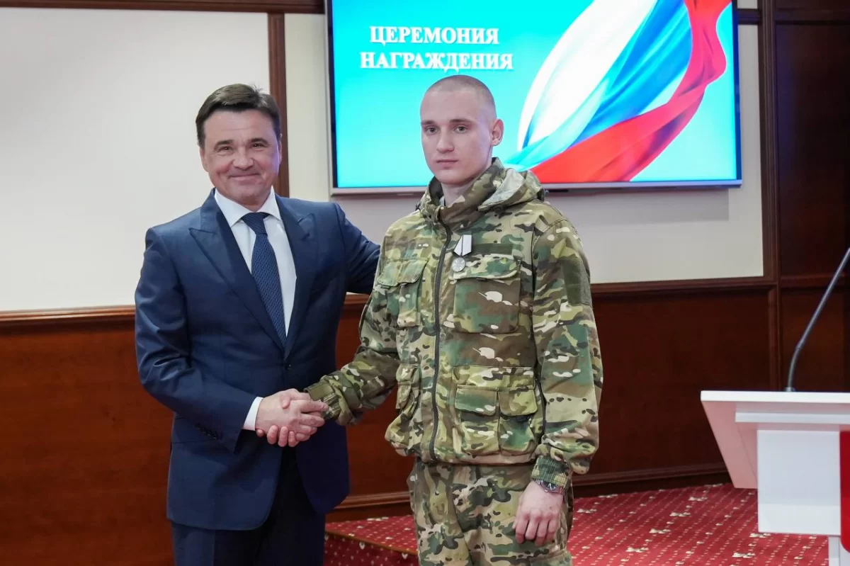 «Мы рядом и всегда готовы помочь!»: Губернатор Андрей Воробьёв вручил государственные награды 18 бойцам подразделения БАРС Московской области