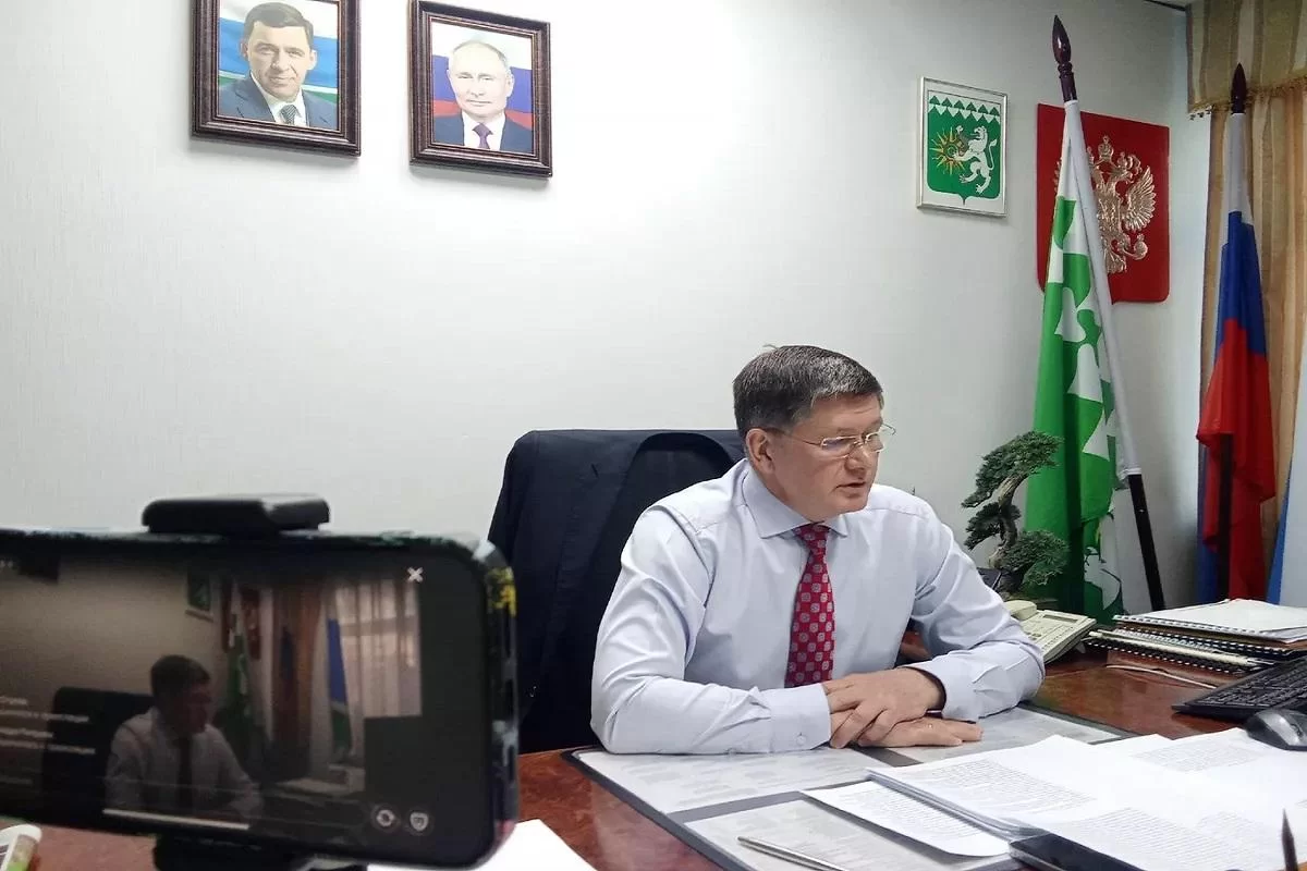 Уральский градоначальник покинул пост после скандальных выборов с женой шофёра