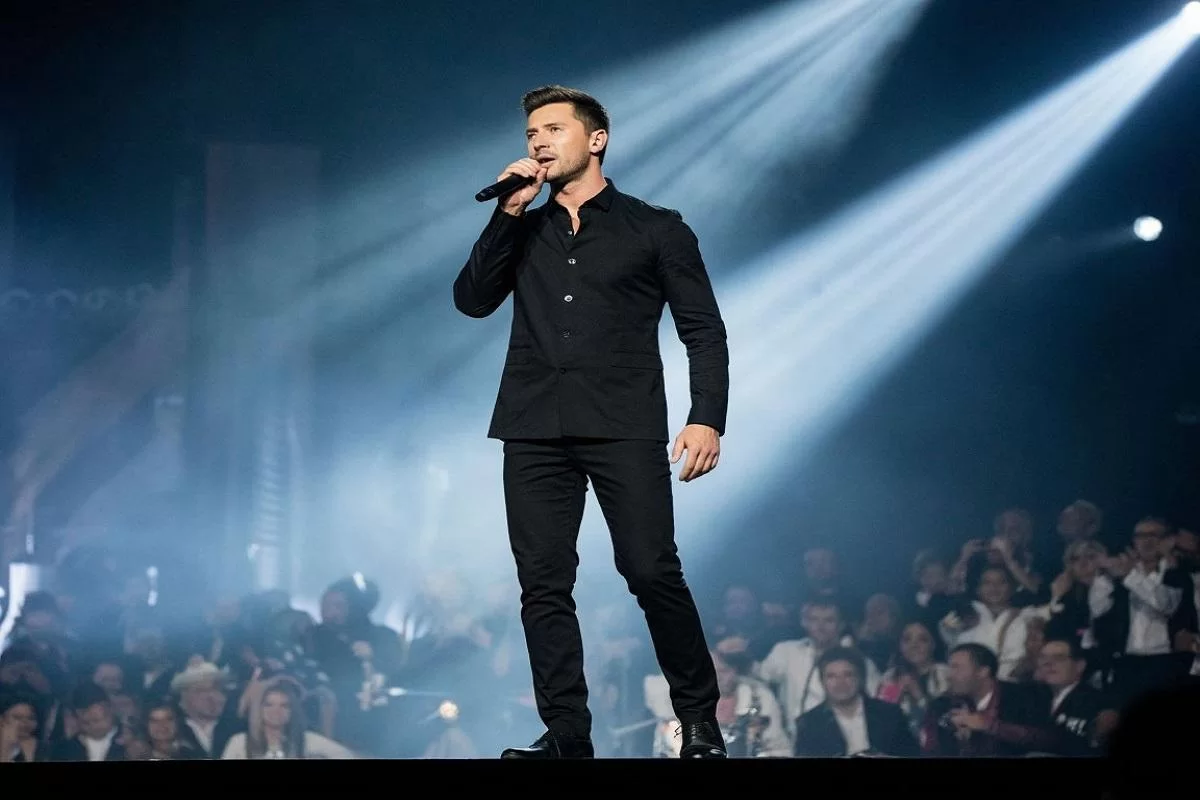 «Я не понимаю, они стебутся?»: Лазарев разгромил участников шоу «Ну-ка, все вместе!»