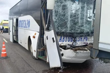 Автобус Волгоград — Воронеж врезался в грузовик на М-4 «Дон»: 12 пострадавших, четверо в реанимации
