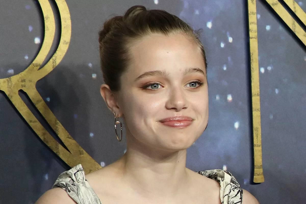 Папарацци подловили 19-летнюю дочь Джоли: нежный жест и объятия с таинственным незнакомцем