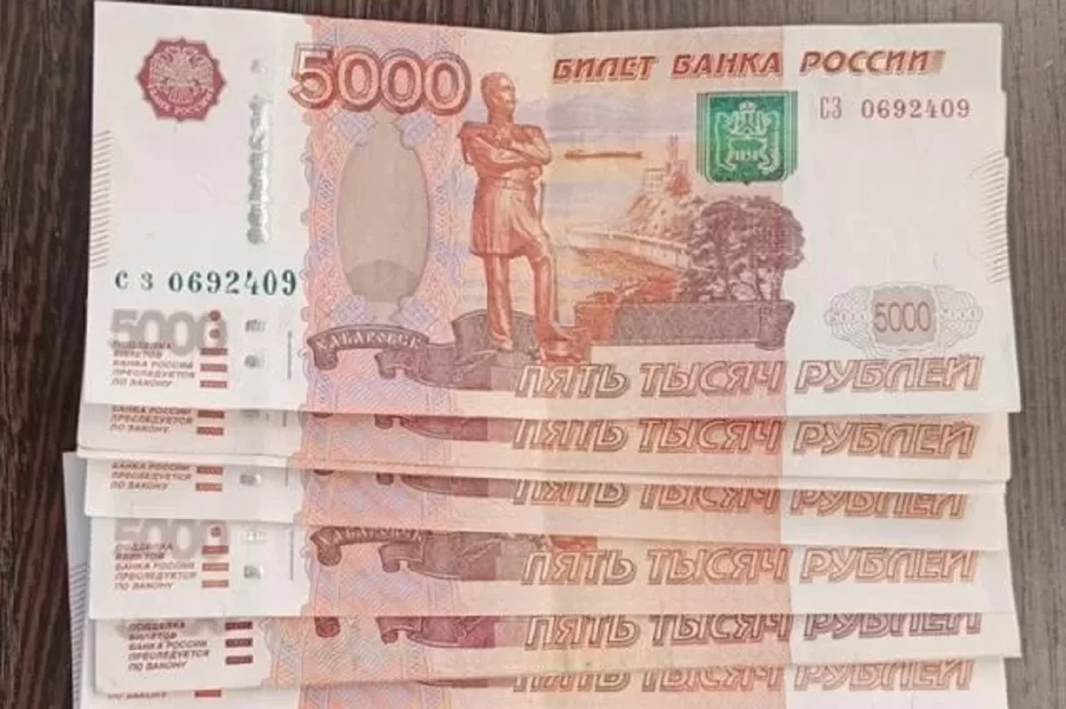 Заработки пеших курьеров в Томской области уступили только московским показателям