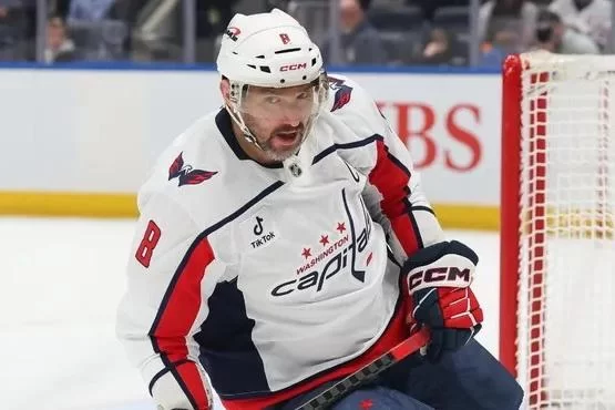 Овечкин остановил войну: Александр Великий не дал Сергачёву ввязаться в массовую драку и обнял соотечественника на глазах у всего НХЛ