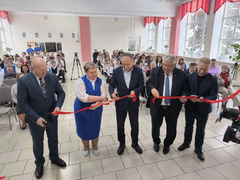 Спикер Ярославской облдумы Михаил Боровицкий принял участие в торжественном открытии после капремонта школа №1 в Пошехонье