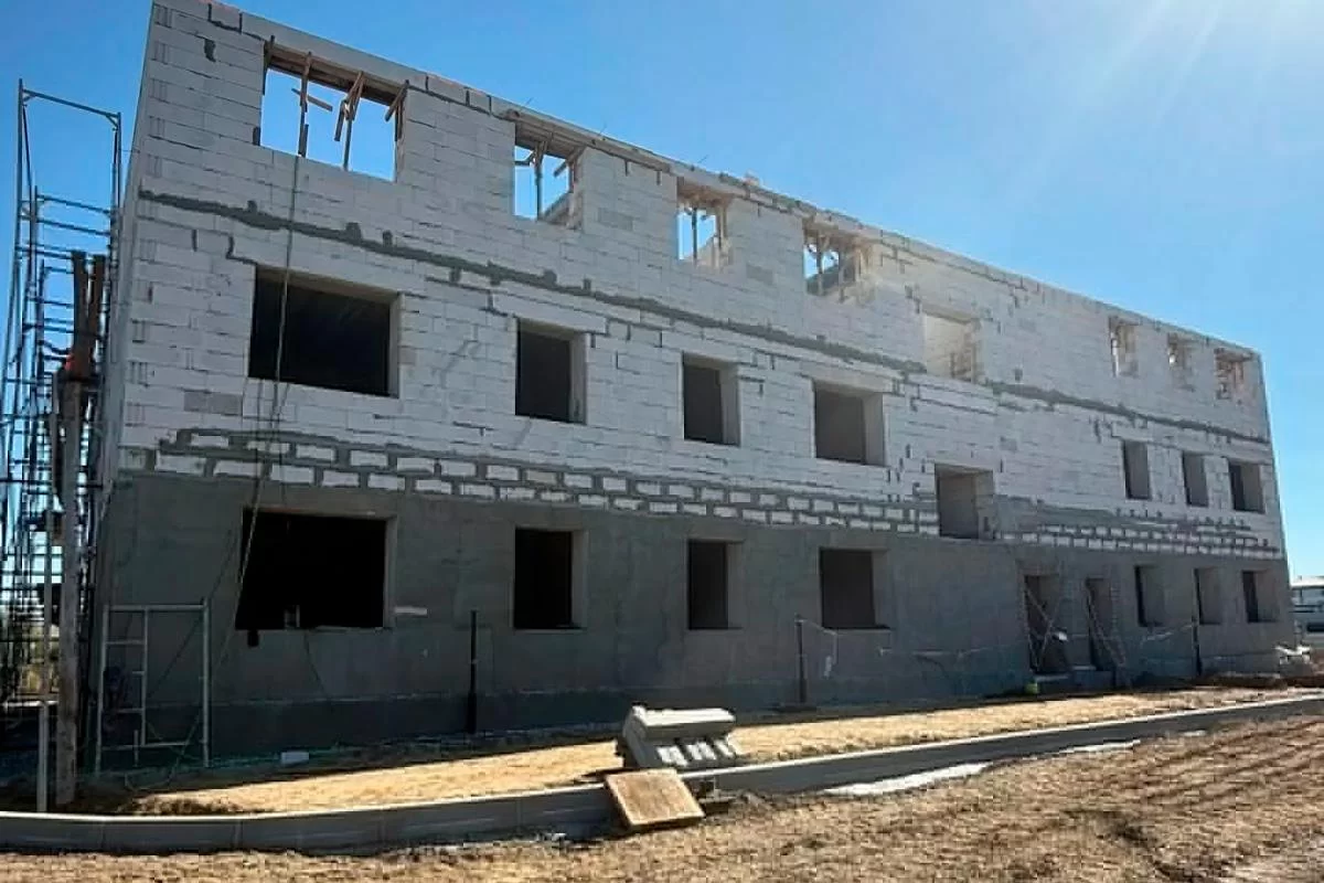 В районах Новосибирской области до конца года построят 11 домов для детей-сирот и работников бюджетной сферы