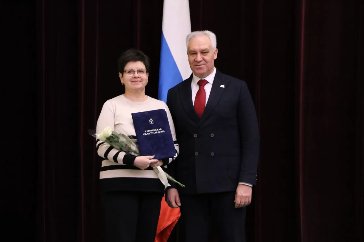 Председатель Саратовской областной Думы Алексей Антонов вручил Почётные грамоты регионального парламента отличившимся волонтёрским организациям региона