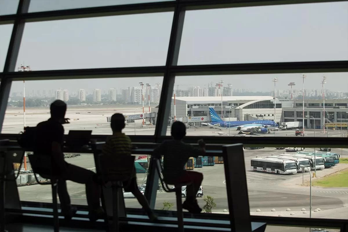 Иран нанес массированный удар по Тель-Авиву, поразив аэропорт и штаб армии