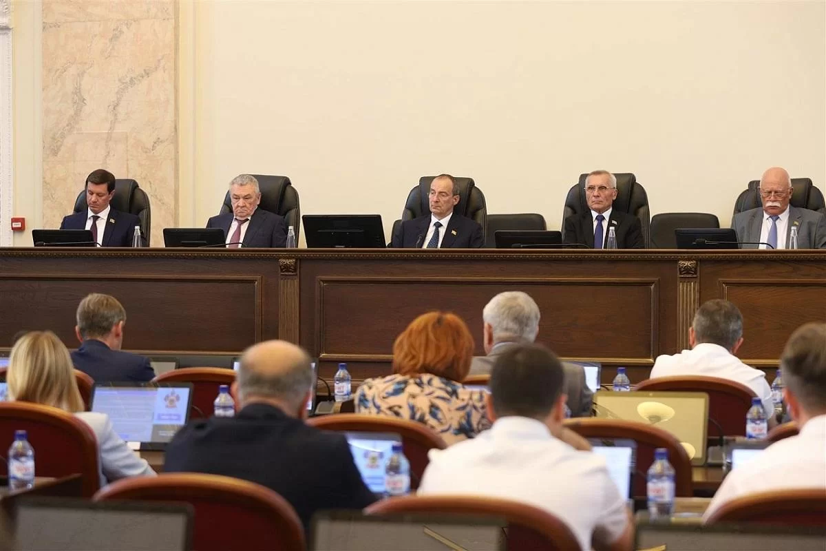 Сессия ЗСК досрочно прекратила полномочия депутата