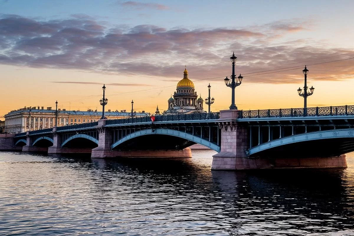 Ремонт моста Александра Невского вызвал пробки и задержки общественного транспорта
