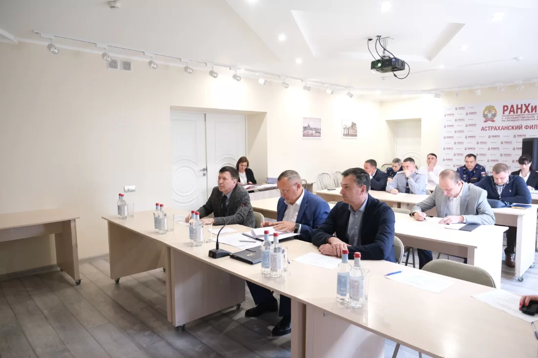 «Эти компетенции будут востребованы на практике»: Председатель Думы Астраханской области Игорь Мартынов оценил выпускные работы студентов филиала РАНХиГС