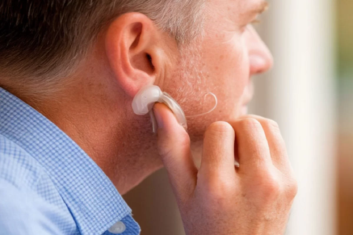 В Подмосковье выпустили уникальный беспроводной слуховой аппарат «Прима»
