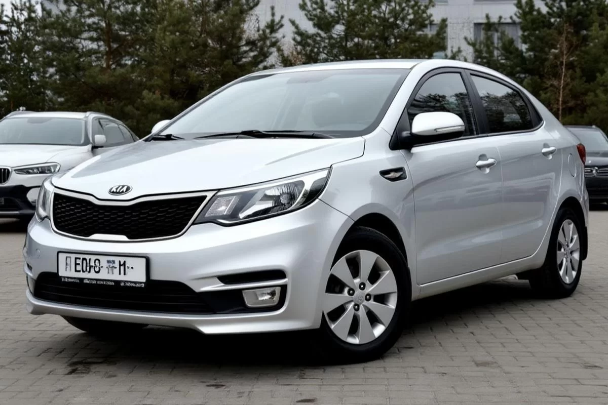 Огонь под капотом: 33 тысячи Kia Rio в России срочно отзывают из-за риска короткого замыкания