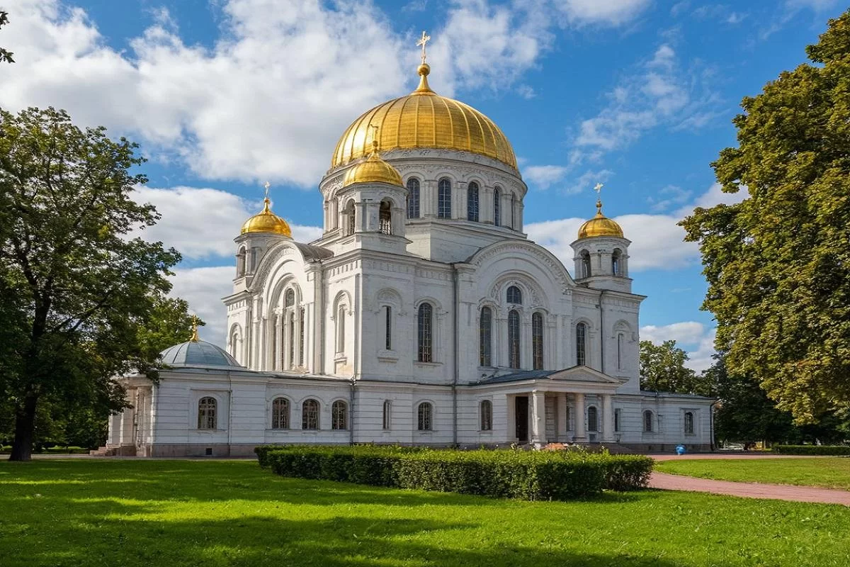 Блогеры в рясах: как РПЦ пытается вернуть аудиторию через соцсети и мессенджеры