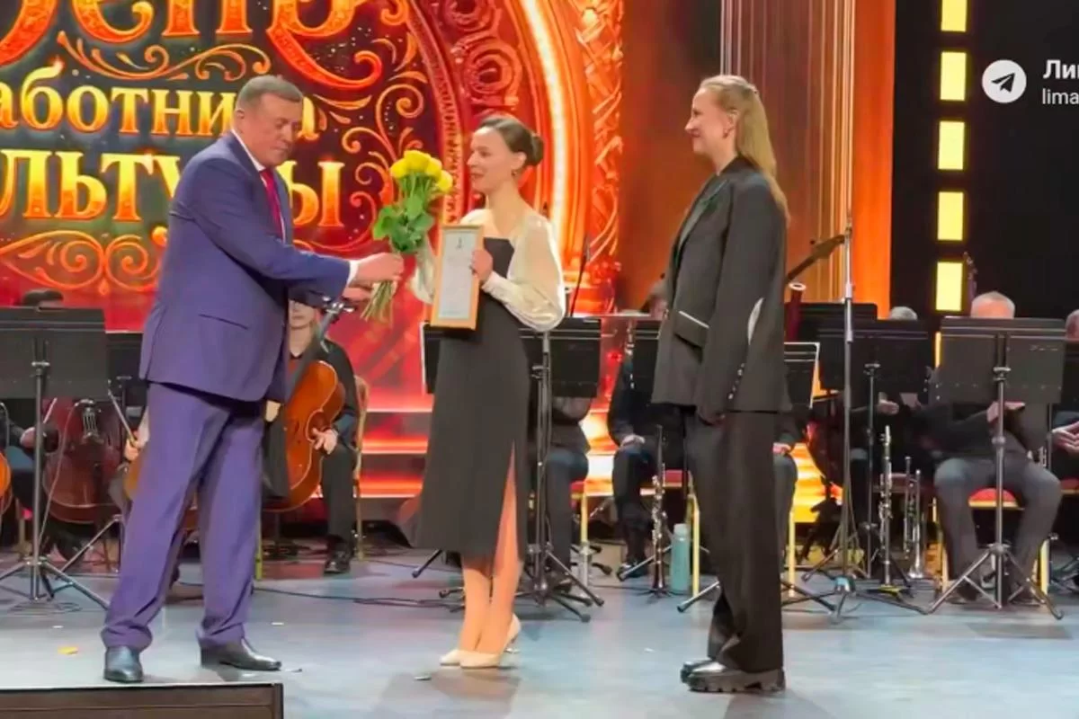 Губернатор Валерий Лимаренко поздравил работников культуры Сахалина с профессиональным праздником и вручил почётные звания и благодарности