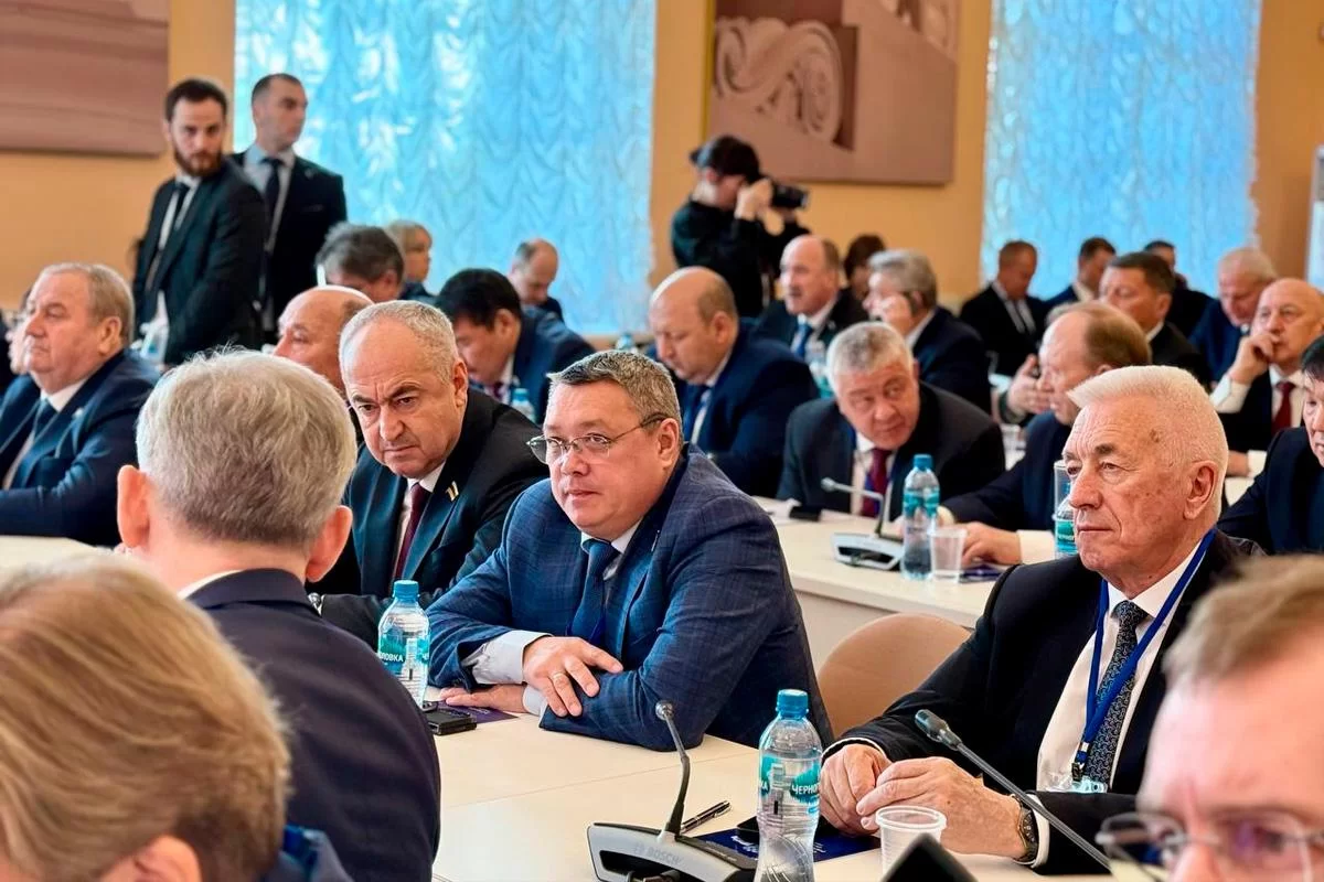 Спикер Заксобрания ЯНАО Сергей Ямкин на Совете законодателей в Санкт-Петербурге представил опыт поддержки КМНС