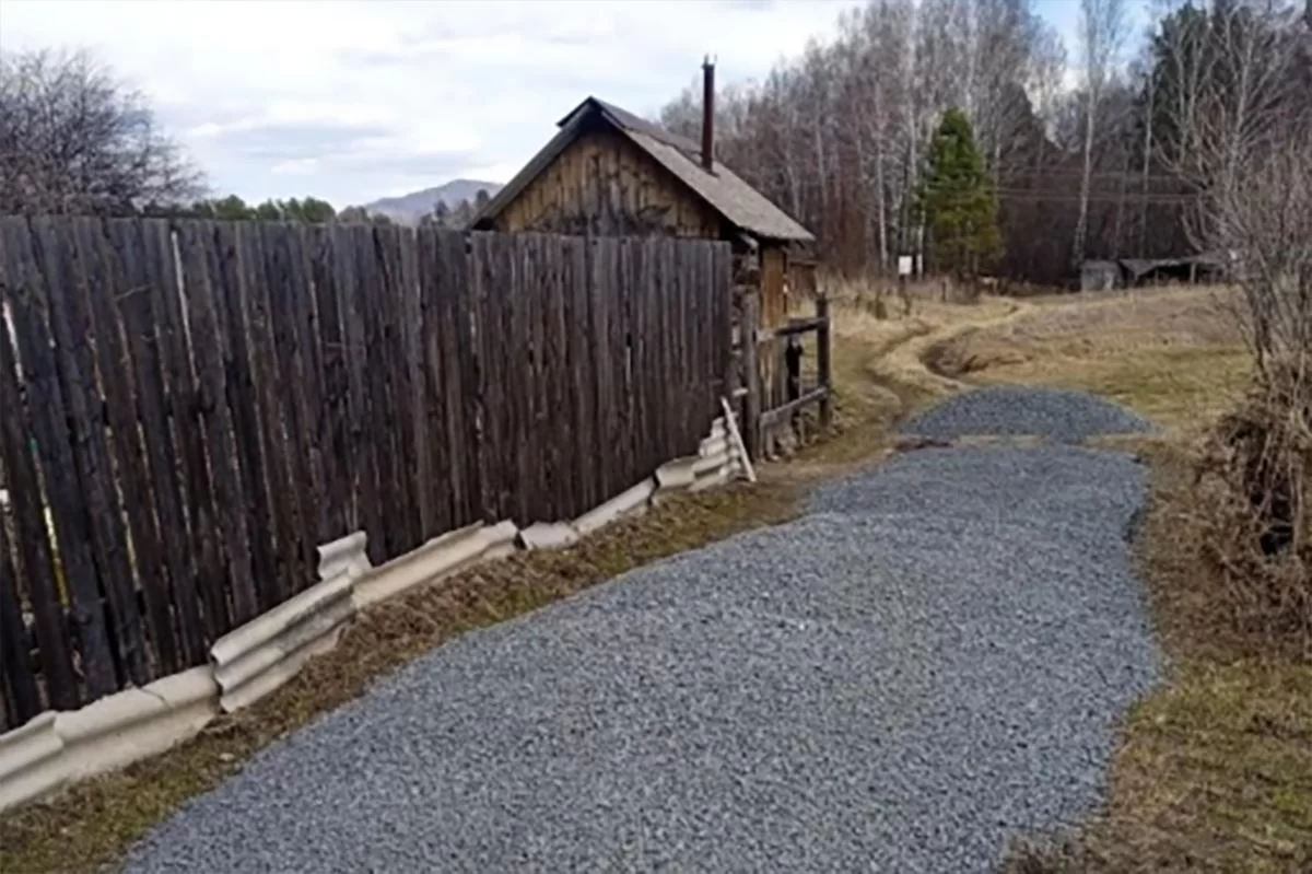 Вода уходит, но риск остается: в Абазе начали отсыпать дороги после мощного потопа