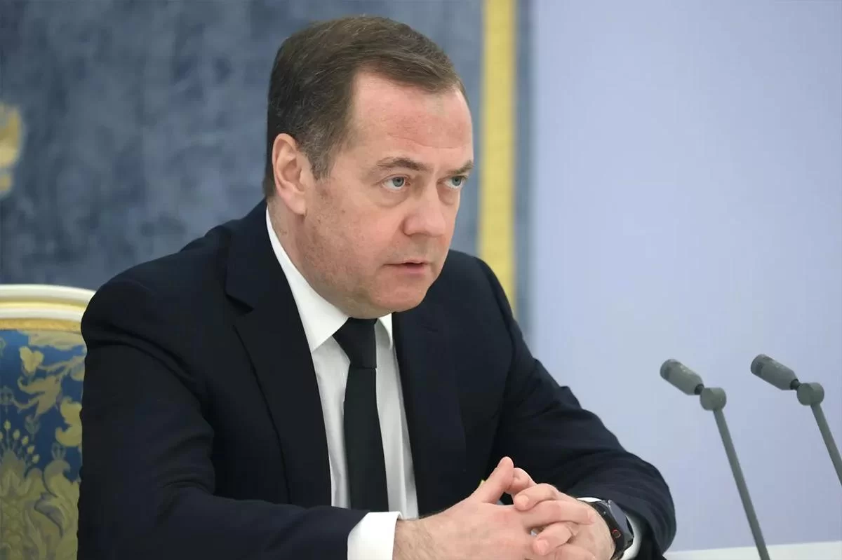 Медведев допустил применение спецоружия после атаки на резиденцию Путина