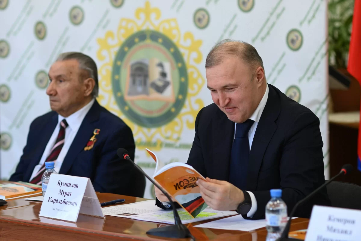 Мурат Кумпилов принял участие в презентации поэтического сборника Героя Труда России из Адыгеи Исхака Машбаша к 95-летию именитого писателя