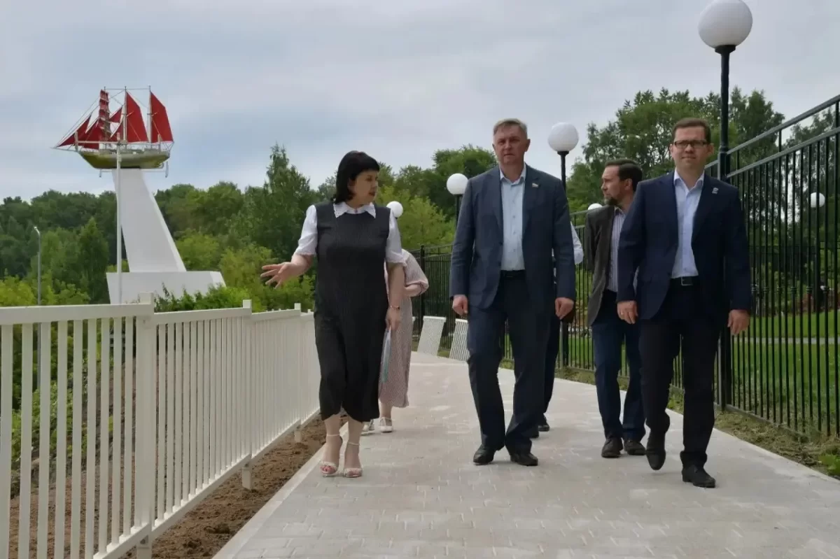 «Город меняется на глазах, это замечают и горожане, и гости»: Спикер Заксобрания Кировской области Роман Береснев оценил комплексный подход к развитию Слободского