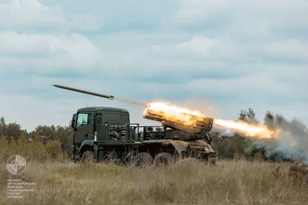 Ракету навел волонтер: удар ВСУ по дому в Красноармейске унес жизни девяти мирных жителей