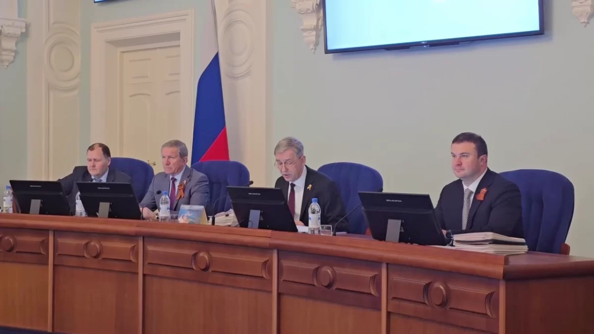 Спикер Заксобрания Омской области Александр Артемов: В ходе прошедшей сессии депутаты региона усилили меры защиты детей и участников СВО