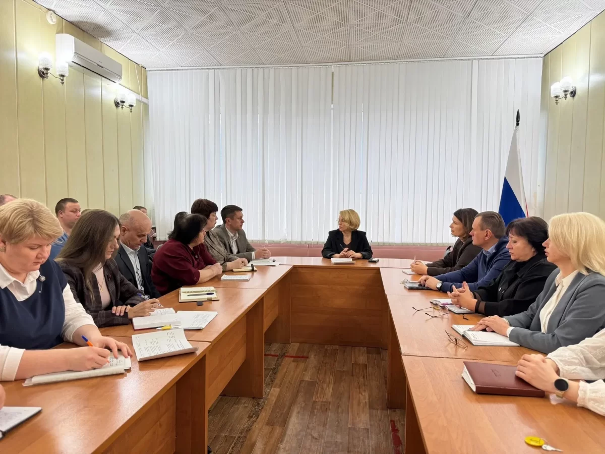 Глава Рассказова Вера Соколова: Основными темами традиционной планерки в администрации города стали подготовка к майским праздникам и старт сезона в парке «Дунайчик»