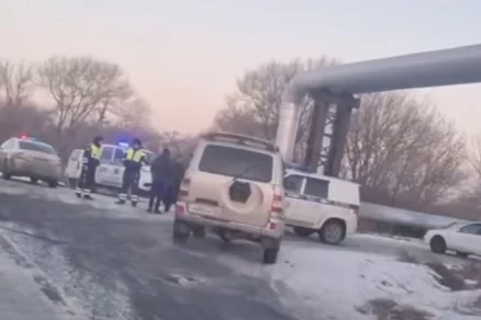 В Уссурийске полиция оцепила район и перекрыла движение из-за хлопков, прогремевших рано утром