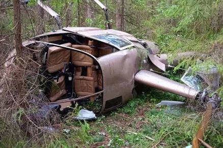 Суд в Свердловской области обязал пилота упавшего вертолета возместить территориальному фонду ОМС более 462 тысяч рублей