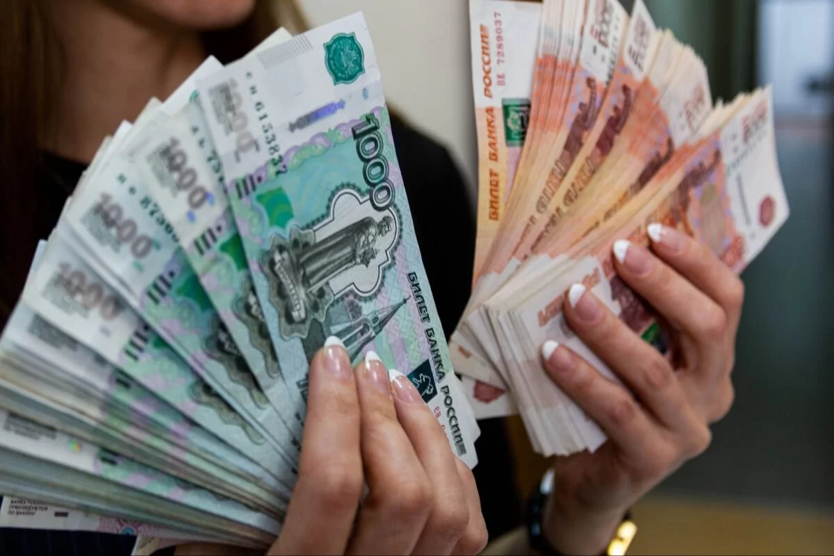 Почти половина жителей Астрахани откладывает деньги ради финансовой безопасности