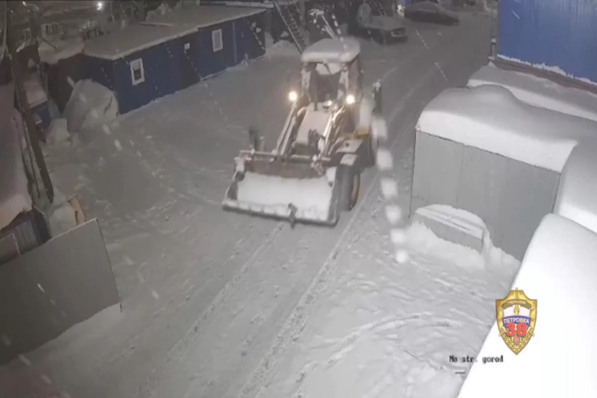 В Москве молодой человек угнал экскаватор