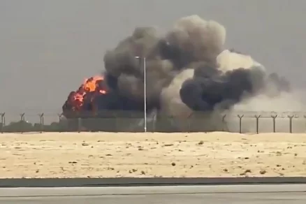 На авиашоу в Дубае разбился индийский истребитель