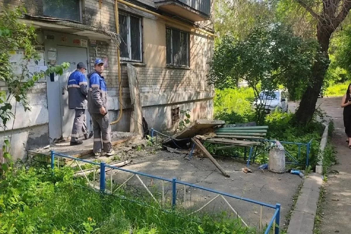 Челябинцам придётся самостоятельно переносить сроки капремонта дома на улице Сулимова