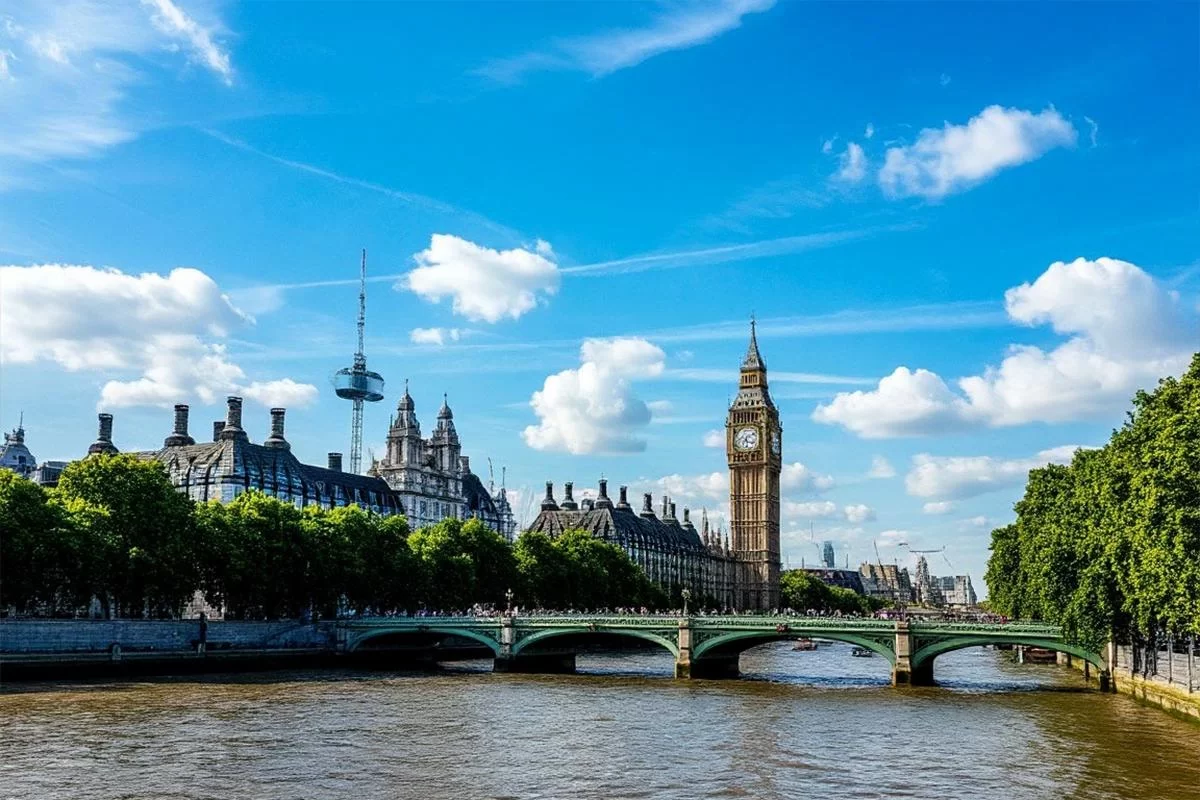 Скандал с «подарками» от осуждённого друга: лидер Reform UK Фараж уходит из парламента, но обещает вернуться
