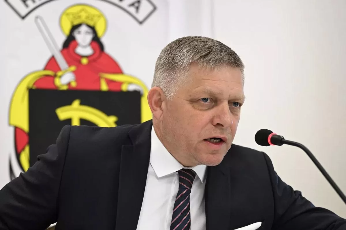 «Наказывает за мир»: Фицо объявил крестовый поход против Зеленского из-за остановки «Дружбы»