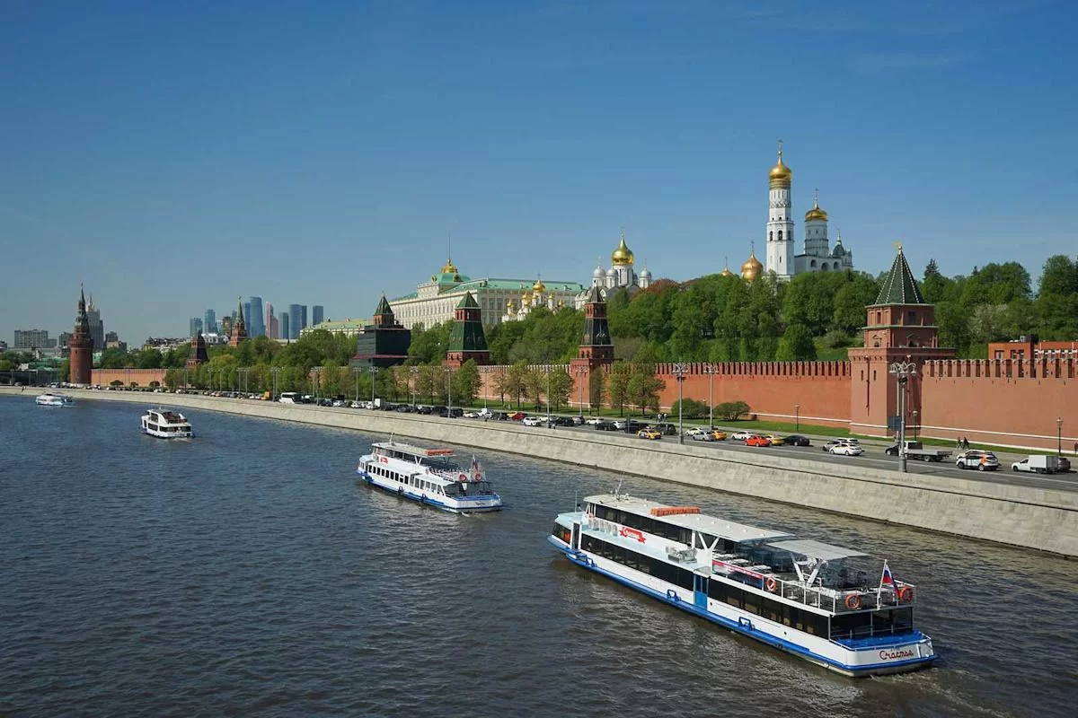 По Москве-реке проплывет колонна теплоходов и электросудов