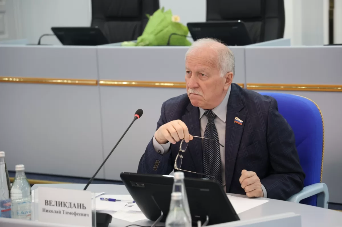 Спикер Думы Ставрополья Николай Великдань: Закрепление права на проживание в отдельных комнатах семейным студентам станет хорошей опорой для молодых пар