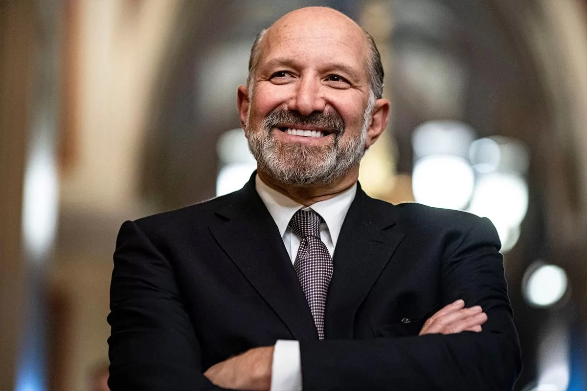 Министр торговли США признался, что посещал остров Эпштейна