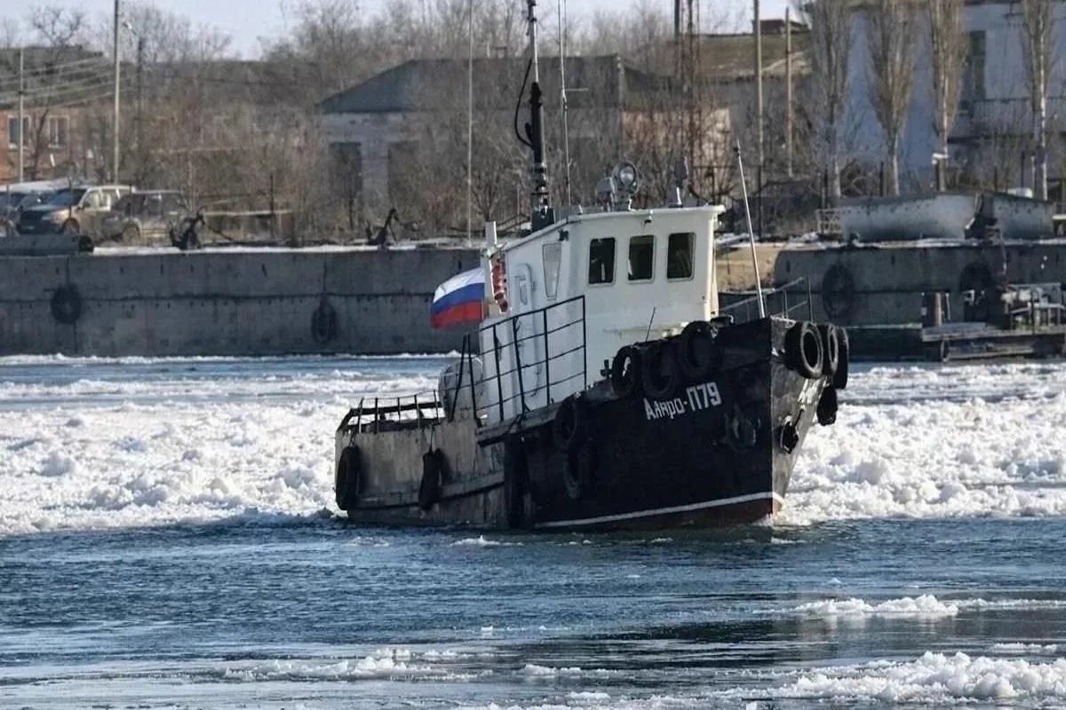 Режим повышенной готовности ввели в одном из районов Астраханской области из-за движения льда