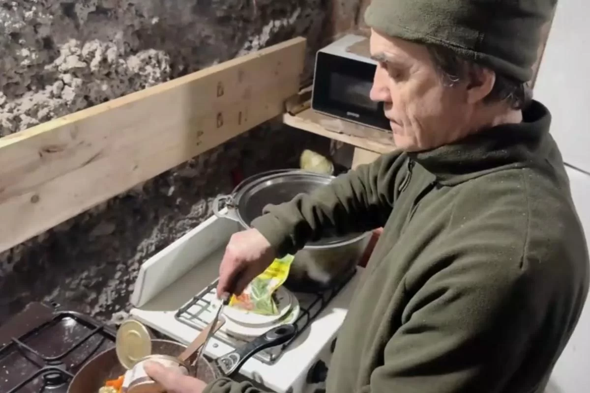 Повар из московских ресторанов добровольцем уехал готовить для бойцов в зону СВО