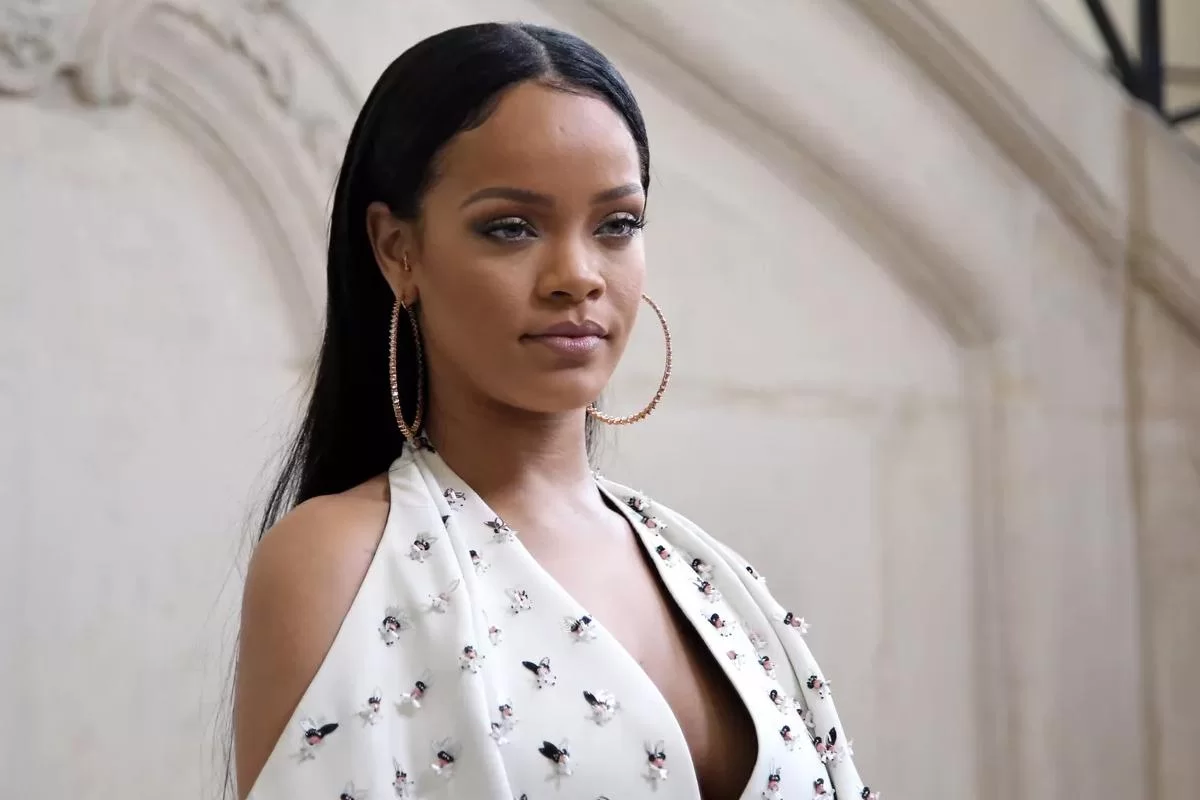 «Она целилась в дом»: фанатка открыла стрельбу по особняку Рианны в Беверли-Хиллз