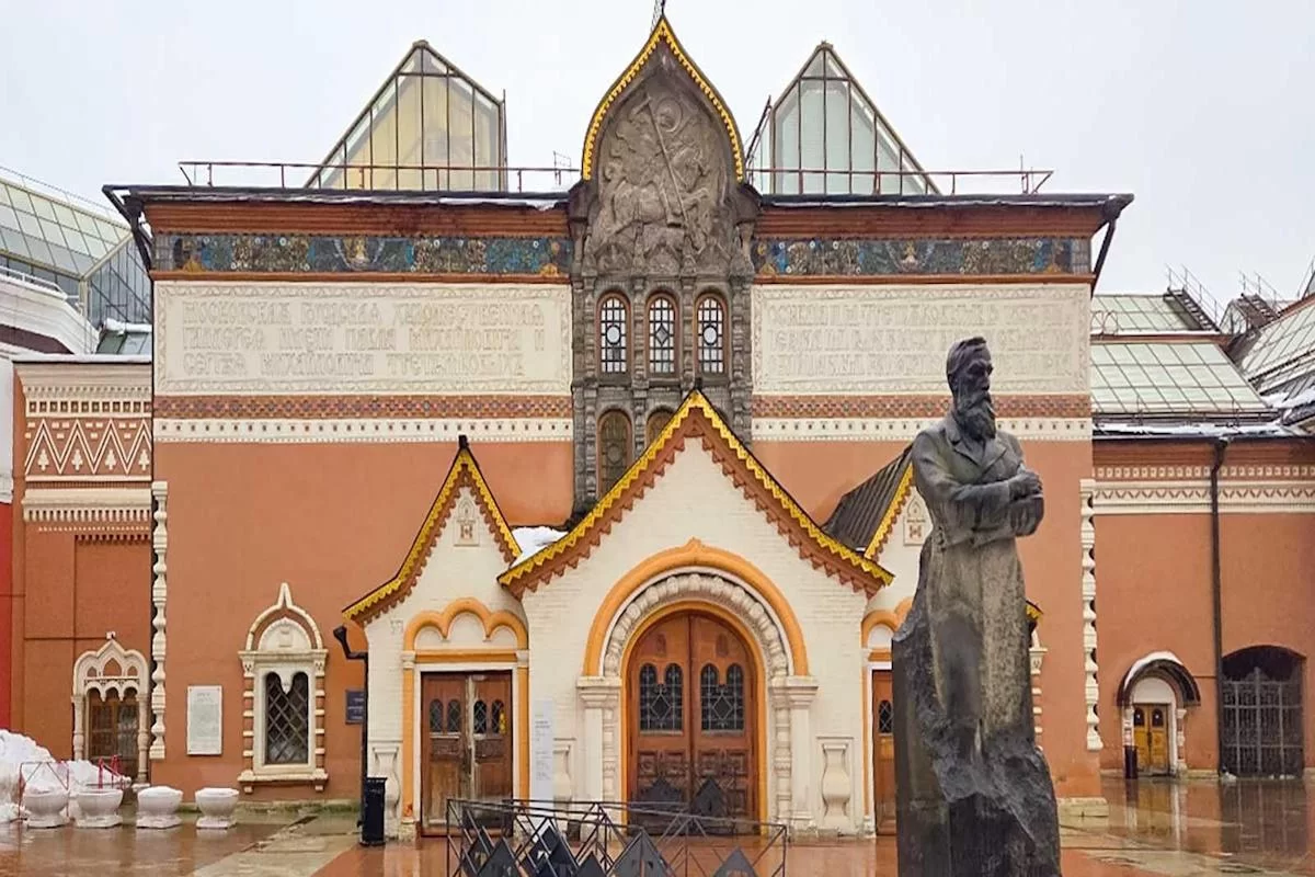 Специалисты приступили к финальному этапу реставрации парадного входа в Третьяковскую галерею