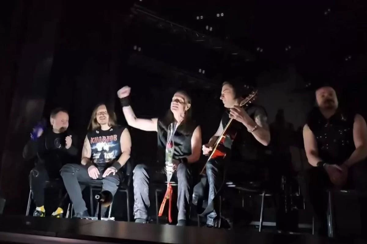 Рок вопреки: Валерий Кипелов провел акустический концерт в обесточенном Белгороде