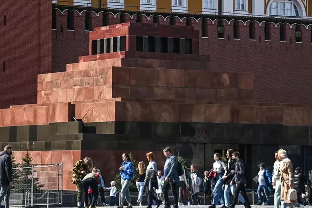 Мавзолей Ленина будет недоступен для посещения почти месяц