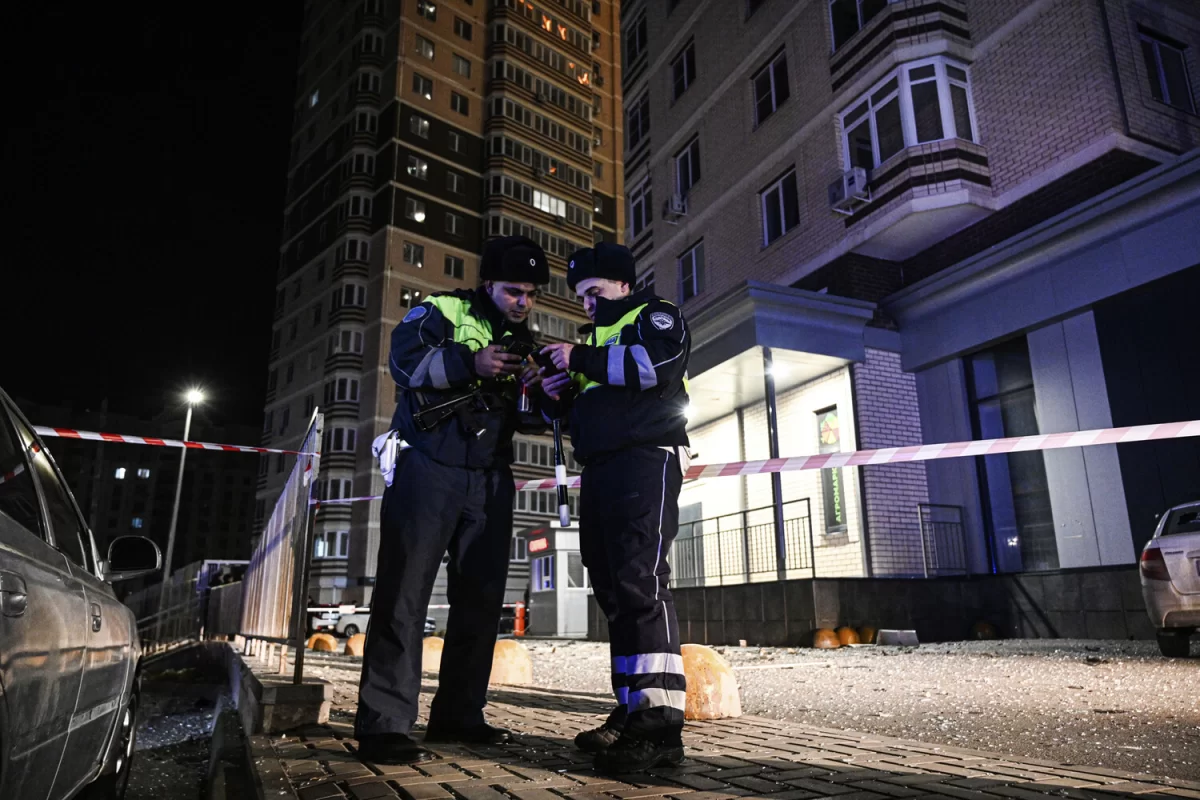 В Ростове-на-Дону поврежденный подъезд дома может обрушиться после атаки дронов