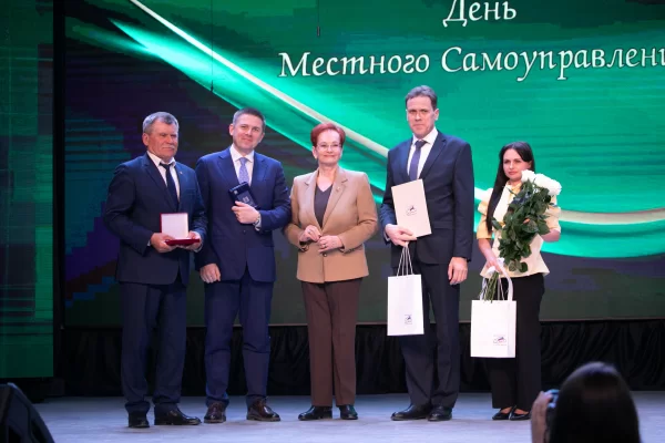 «Спасибо за работу на благо людей»: спикер Законодательной думы Оксана Козловская поздравила с Днём местного самоуправления глав поселений Асиновского района