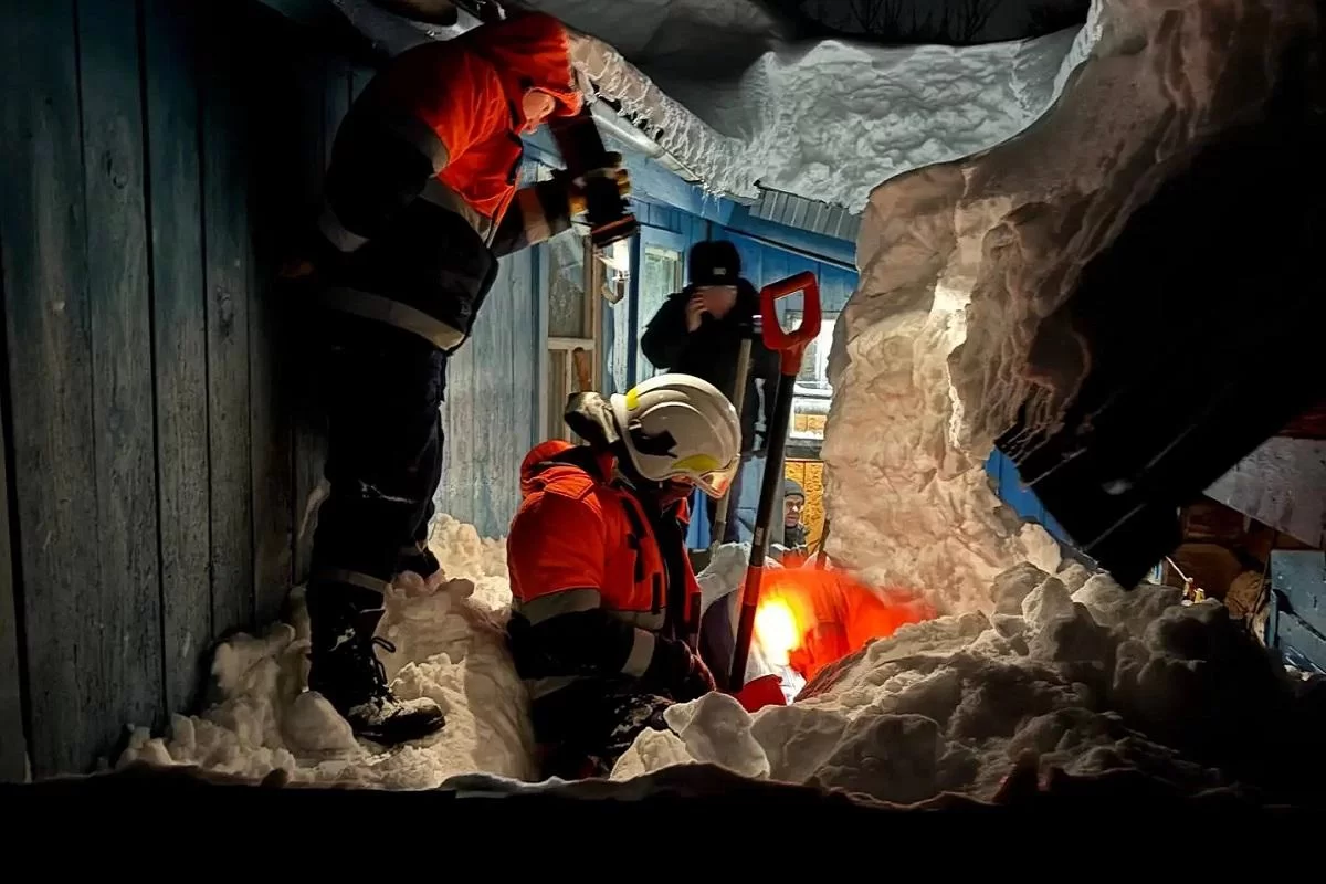 В Марий Эл мужчина погиб под сошедшим с крыши снегом