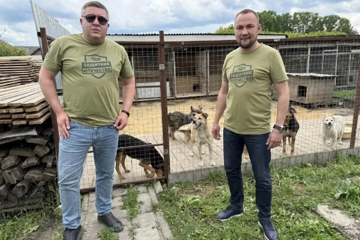 Тамбовские активисты передали стройматериалы для расширения приюта для собак