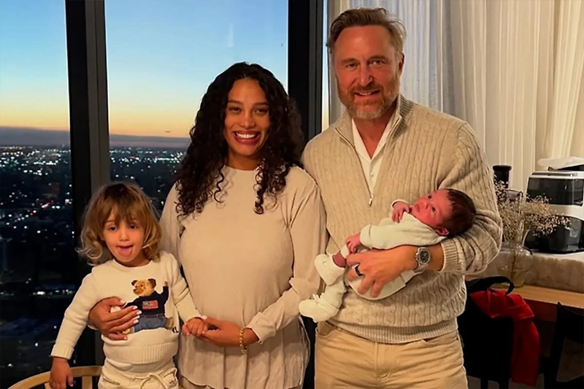 58-летний Дэвид Гетта впервые показал новорождённого сына