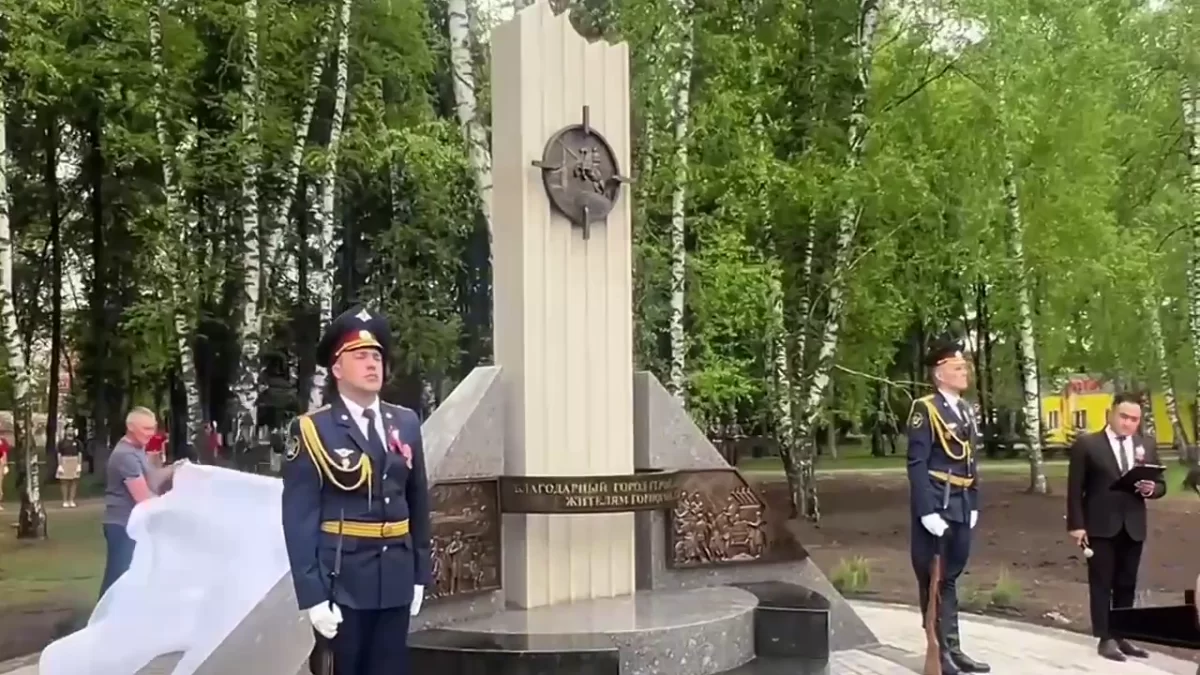 Спикер Госсобрания Алтая Эжер Ялбаков принял участие в торжественном открытии памятника «Благодарный Город-герой Ленинград – жителям Горного Алтая»