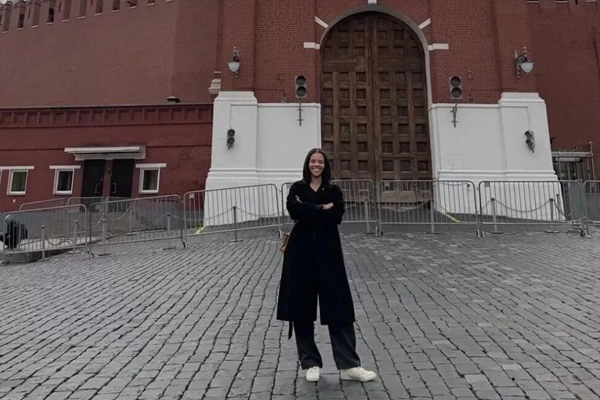 «Ребята, я люблю Россию»: американская журналистка ответила на обвинения в связях с Кремлем неожиданным признанием